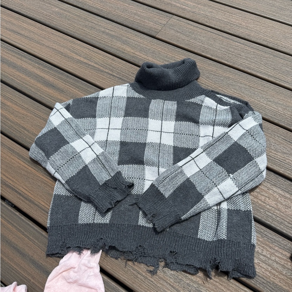 Vintage Havana Gray and White Cowl Neck Sweater